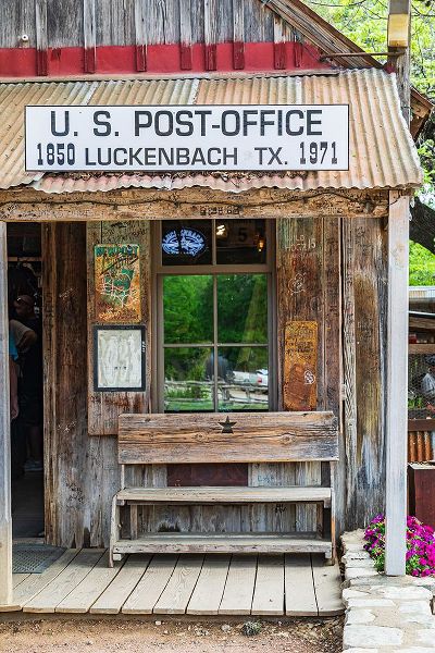 Wilson, Emily M. 아티스트의 Luckenbach-Texas-USA-Small town post office in Luckenbach-Texas작품입니다.